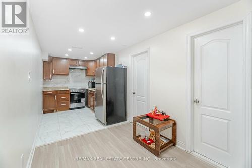 86 Summerdale Crescent, Brampton, ON - Indoor Photo Showing Kitchen