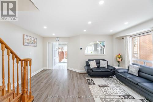 86 Summerdale Crescent, Brampton, ON - Indoor Photo Showing Living Room