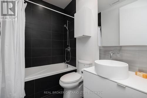 Ph12 - 383 Sorauren Avenue, Toronto, ON - Indoor Photo Showing Bathroom