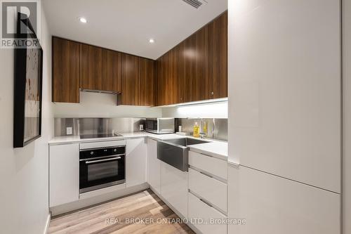 Ph12 - 383 Sorauren Avenue, Toronto, ON - Indoor Photo Showing Kitchen