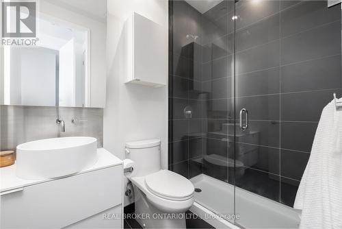 Ph12 - 383 Sorauren Avenue, Toronto, ON - Indoor Photo Showing Bathroom