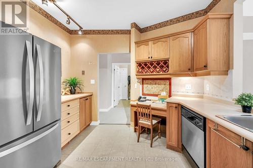 54 Greentrail Drive, Hamilton, ON - Indoor Photo Showing Kitchen