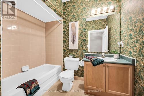 54 Greentrail Drive, Hamilton, ON - Indoor Photo Showing Bathroom