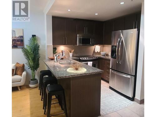 12Xx 898 Carnarvon Street, New Westminster, BC - Indoor Photo Showing Kitchen With Double Sink