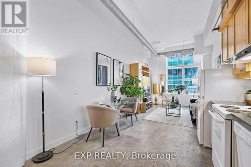 640 - 155 Dalhousie Street, Toronto, ON - Indoor Photo Showing Kitchen