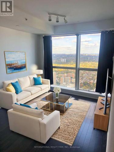 6805Rm2 - 388 Yonge Street, Toronto, ON - Indoor Photo Showing Living Room