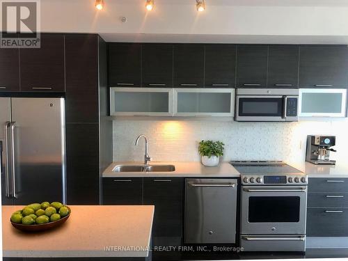 6805Rm2 - 388 Yonge Street, Toronto, ON - Indoor Photo Showing Kitchen With Stainless Steel Kitchen With Double Sink With Upgraded Kitchen