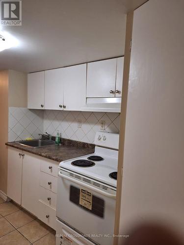 9 Holloway Road, Markham, ON - Indoor Photo Showing Kitchen