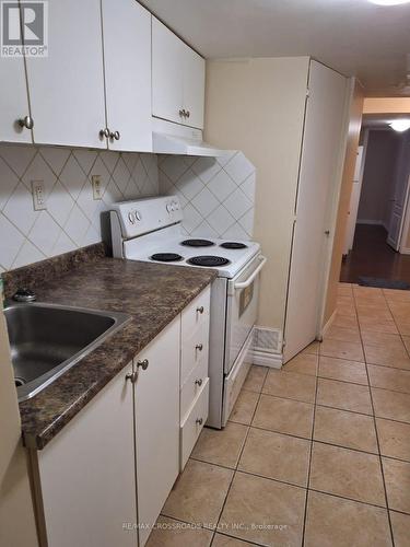 9 Holloway Road, Markham, ON - Indoor Photo Showing Kitchen