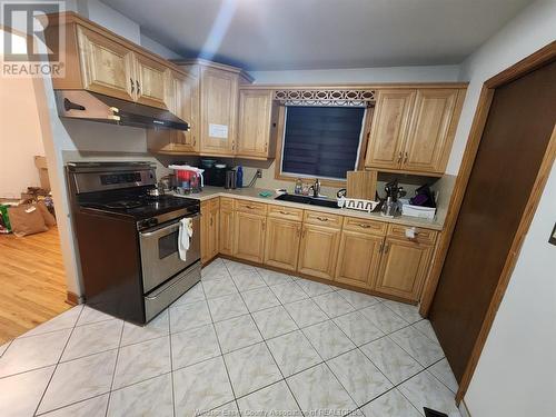 1550 Roxborough Boulevard Unit# Upper, Windsor, ON - Indoor Photo Showing Kitchen With Double Sink