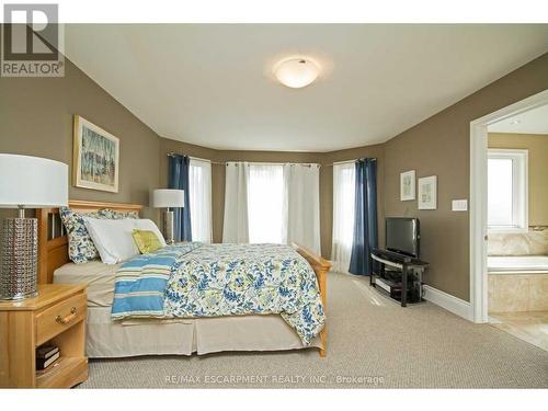 6502 Desanka Avenue, Niagara Falls, ON - Indoor Photo Showing Bedroom