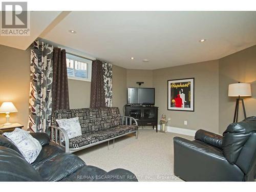 6502 Desanka Avenue, Niagara Falls, ON - Indoor Photo Showing Living Room