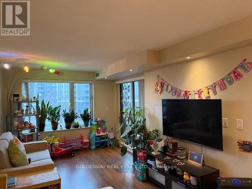 501 - 233 South Park Road, Markham, ON - Indoor Photo Showing Living Room