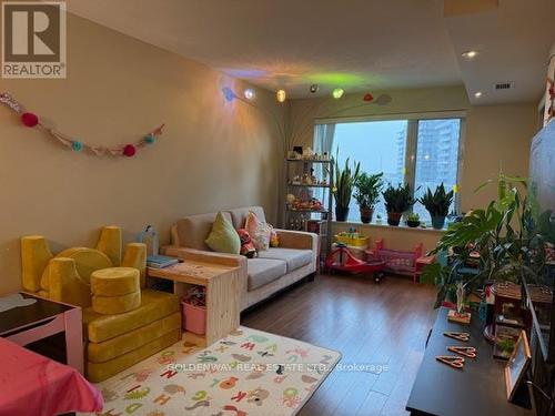 501 - 233 South Park Road, Markham, ON - Indoor Photo Showing Living Room