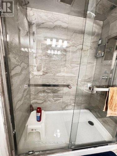 32 Oaklea Boulevard, Brampton, ON - Indoor Photo Showing Bathroom