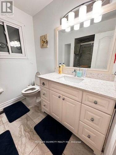 32 Oaklea Boulevard, Brampton, ON - Indoor Photo Showing Bathroom