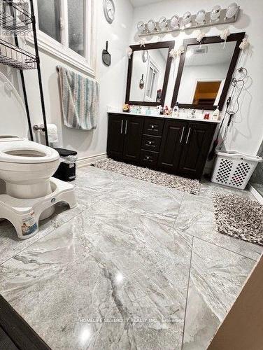 32 Oaklea Boulevard, Brampton, ON - Indoor Photo Showing Bathroom