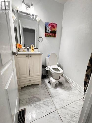 32 Oaklea Boulevard, Brampton, ON - Indoor Photo Showing Bathroom