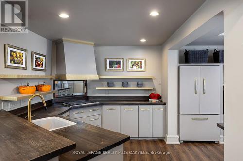 3086 Princess Boulevard, Burlington, ON - Indoor Photo Showing Kitchen