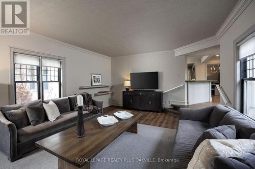 3086 Princess Boulevard, Burlington, ON - Indoor Photo Showing Living Room