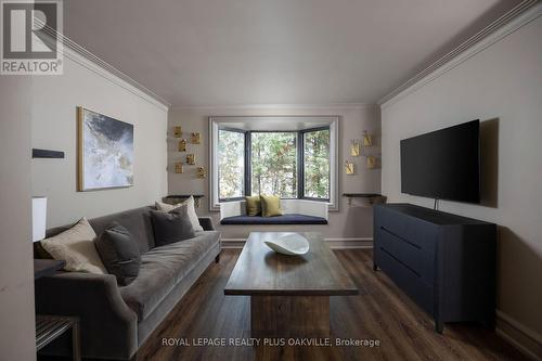 3086 Princess Boulevard, Burlington, ON - Indoor Photo Showing Living Room