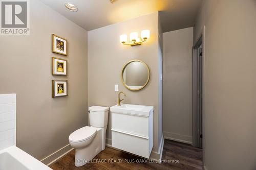 3086 Princess Boulevard, Burlington, ON - Indoor Photo Showing Bathroom