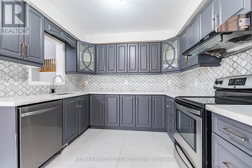 28 Pauline Crescent, Brampton, ON - Indoor Photo Showing Kitchen With Stainless Steel Kitchen With Upgraded Kitchen