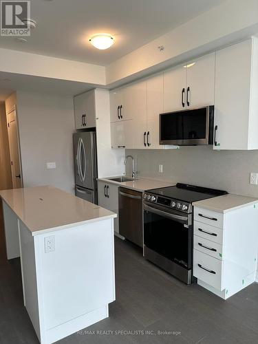 520 - 490 Gordon Krantz Avenue, Milton, ON - Indoor Photo Showing Kitchen