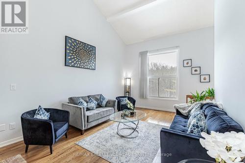 7 Keily Crescent, Caledon, ON - Indoor Photo Showing Living Room