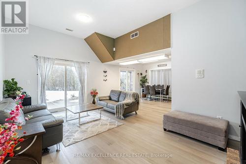 7 Keily Crescent, Caledon, ON - Indoor Photo Showing Living Room