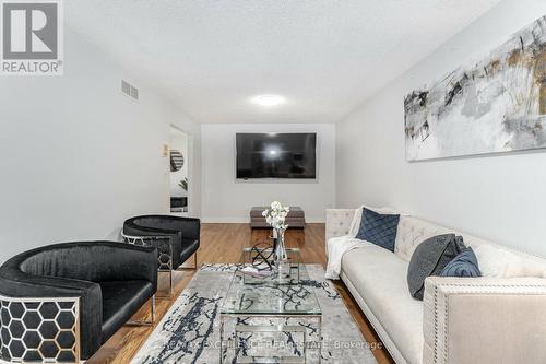 7 Keily Crescent, Caledon, ON - Indoor Photo Showing Living Room