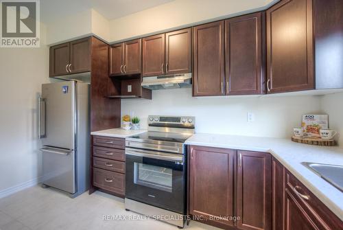 4 Poole Street, Brantford, ON - Indoor Photo Showing Kitchen