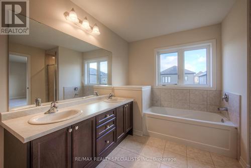 4 Poole Street, Brantford, ON - Indoor Photo Showing Bathroom