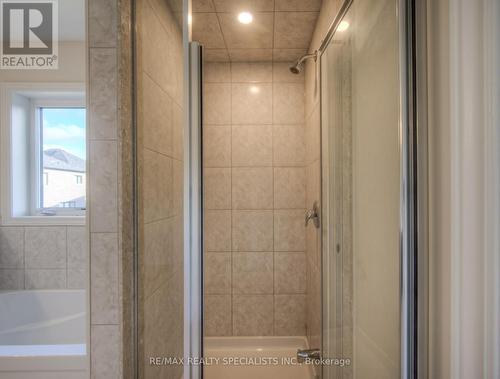 4 Poole Street, Brantford, ON - Indoor Photo Showing Bathroom