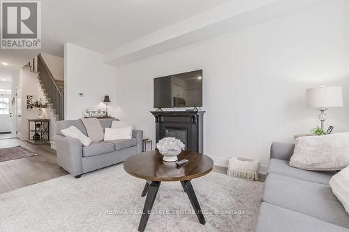 30 - 690 Broadway, Orangeville, ON - Indoor Photo Showing Living Room