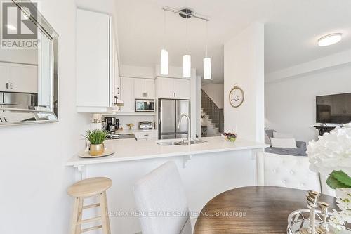 30 - 690 Broadway, Orangeville, ON - Indoor Photo Showing Kitchen With Double Sink