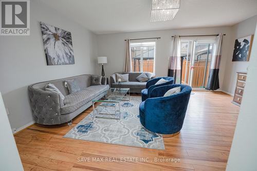 14 Seed Court N, Brampton, ON - Indoor Photo Showing Living Room