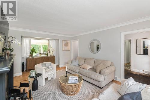 2 Mountain Brow Boulevard, Hamilton, ON - Indoor Photo Showing Living Room