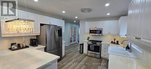 210 Dorchester Drive, Grimsby, ON - Indoor Photo Showing Kitchen With Stainless Steel Kitchen With Upgraded Kitchen