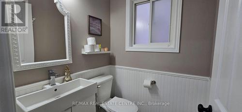 210 Dorchester Drive, Grimsby, ON - Indoor Photo Showing Bathroom