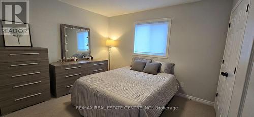 210 Dorchester Drive, Grimsby, ON - Indoor Photo Showing Bedroom