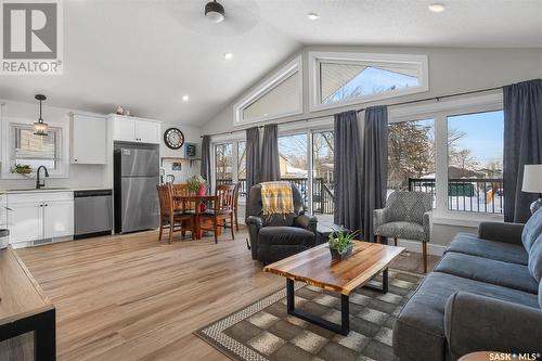 8 Hordern Street, Shields, SK - Indoor Photo Showing Living Room