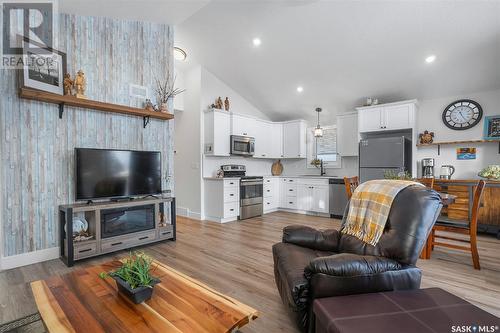 8 Hordern Street, Shields, SK - Indoor Photo Showing Living Room