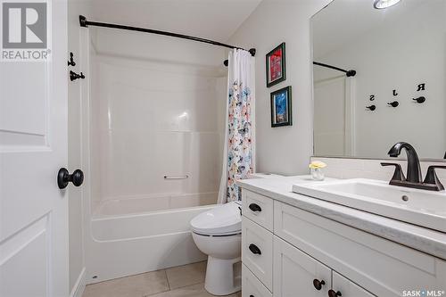 8 Hordern Street, Shields, SK - Indoor Photo Showing Bathroom