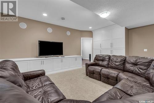 723 Bayview Close, Saskatoon, SK - Indoor Photo Showing Living Room