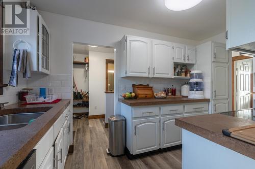 2199 Mamette Avenue, Merritt, BC - Indoor Photo Showing Kitchen With Double Sink