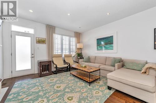 2625 Tempo Drive, North Grenville, ON - Indoor Photo Showing Living Room