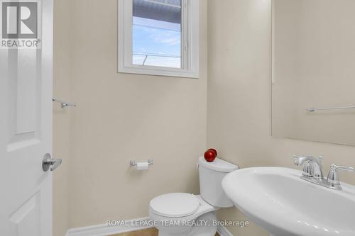 1814 Maple Grove Road N, Ottawa, ON - Indoor Photo Showing Bathroom