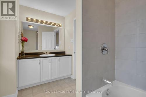 1814 Maple Grove Road N, Ottawa, ON - Indoor Photo Showing Bathroom