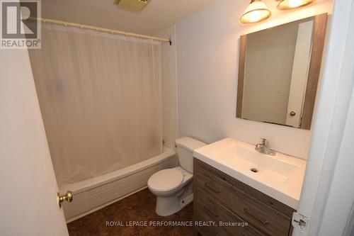 204 - 268 Lorry Greenberg Drive, Ottawa, ON - Indoor Photo Showing Bathroom